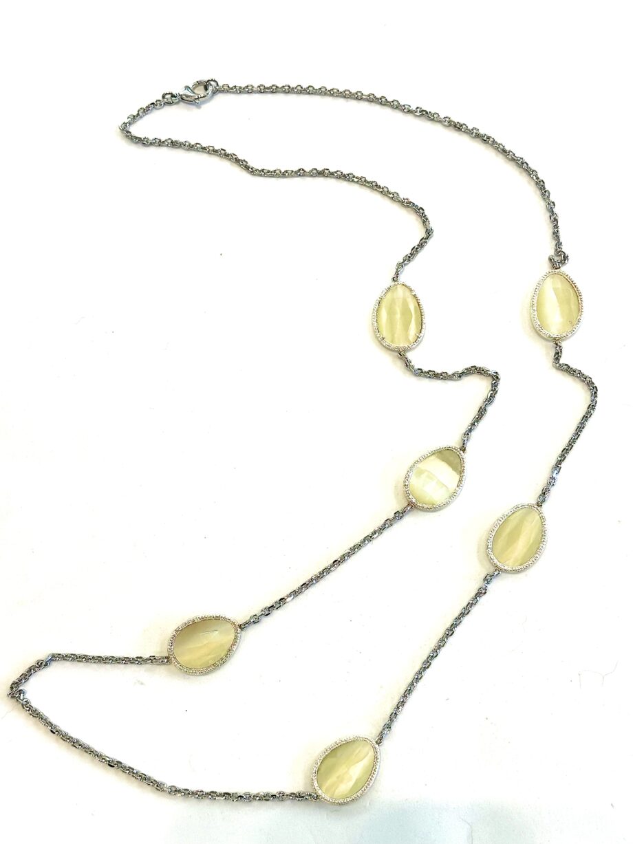 Collana lunga pietre eyescat bianche placcata argento Cora Regina