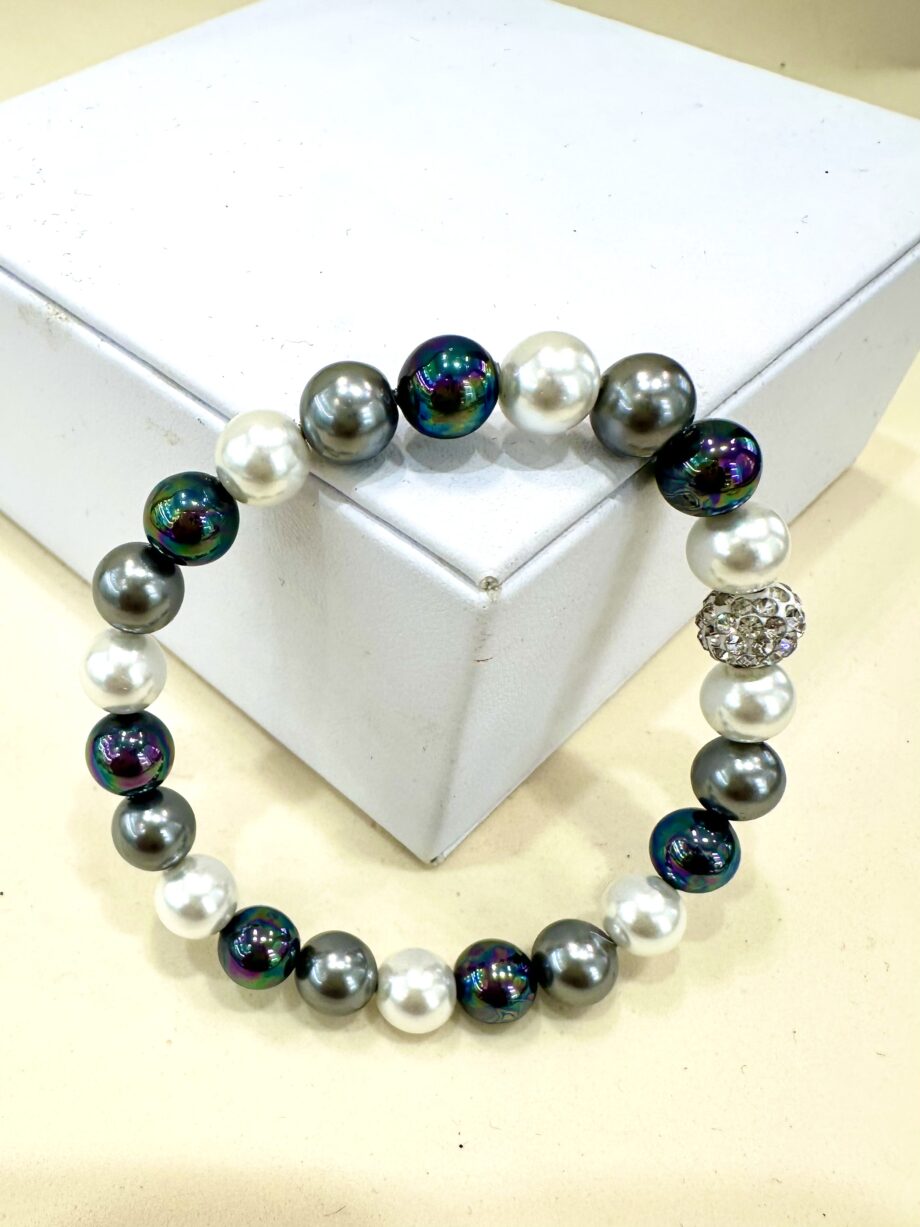 Bracciale elastico perle olografiche e bianche